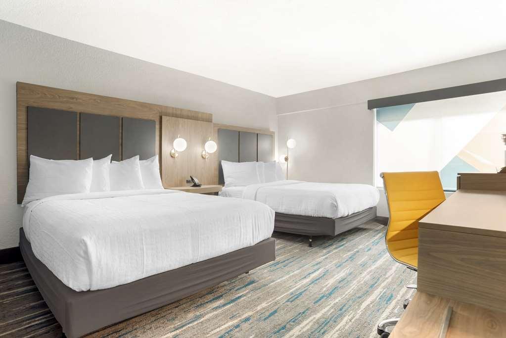 Best Western Plus Mobile Inn And Suites Room photo