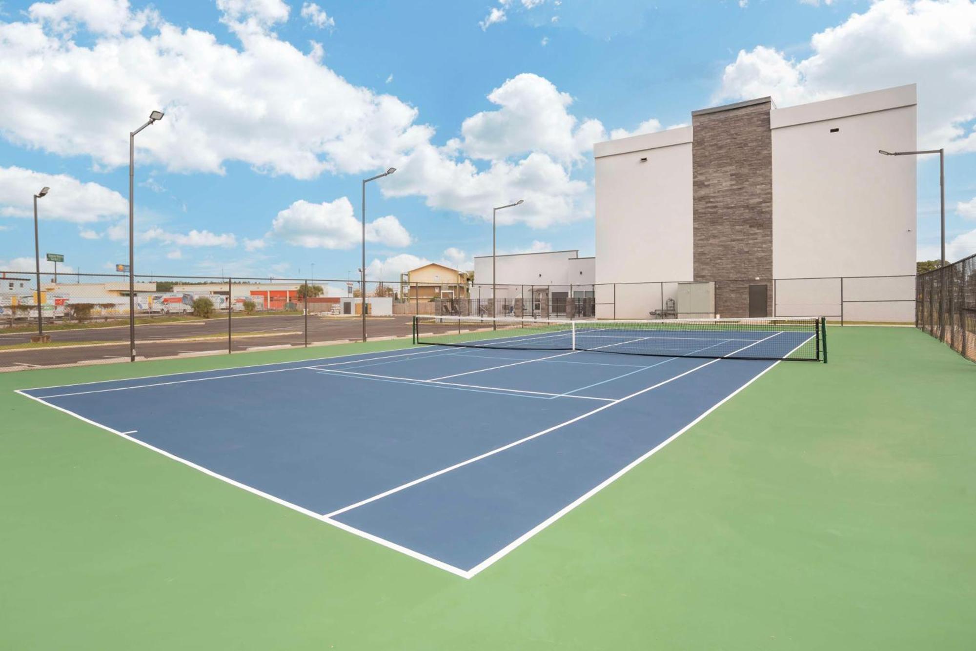 Best Western Plus Mobile Inn And Suites Exterior photo