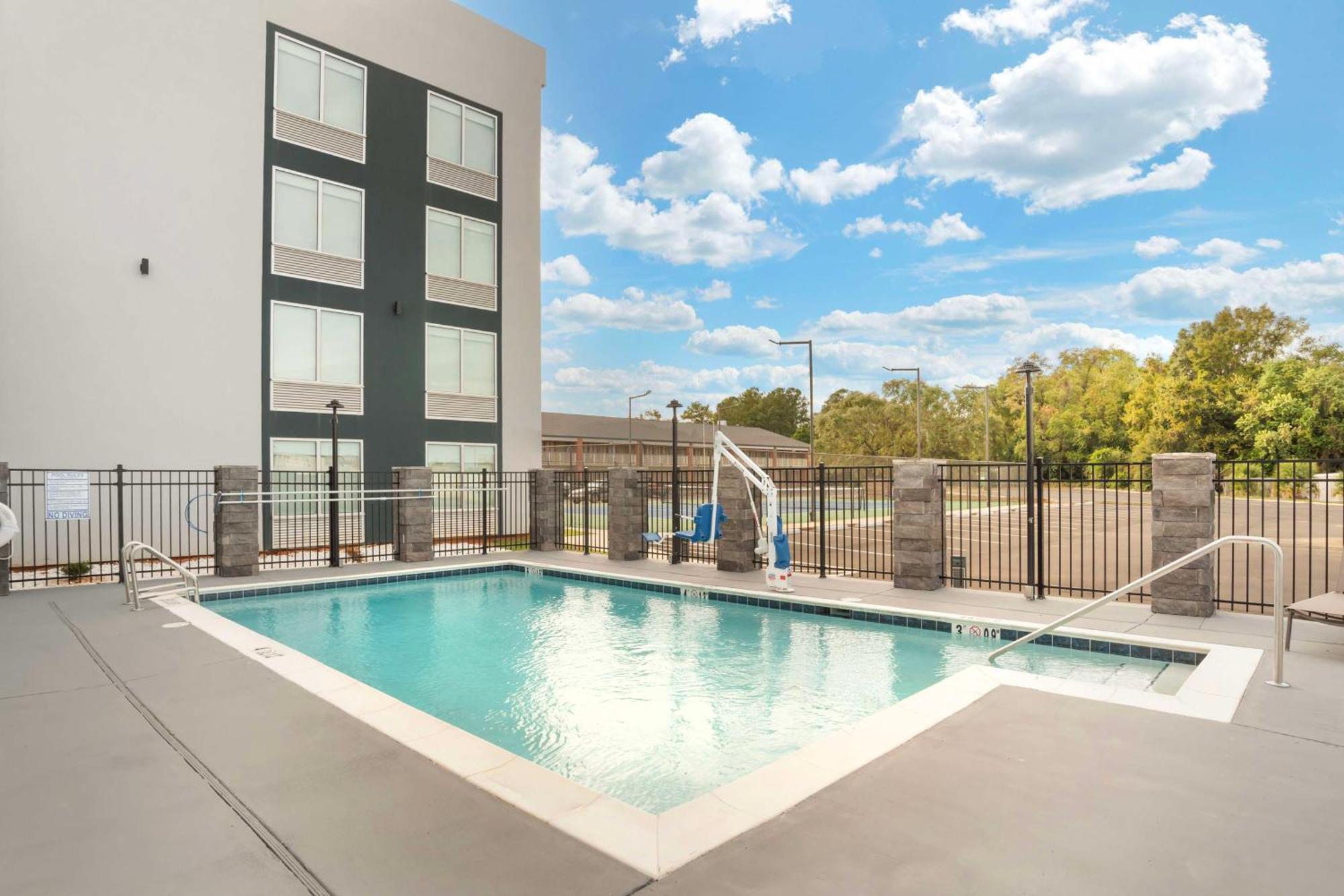 Best Western Plus Mobile Inn And Suites Exterior photo